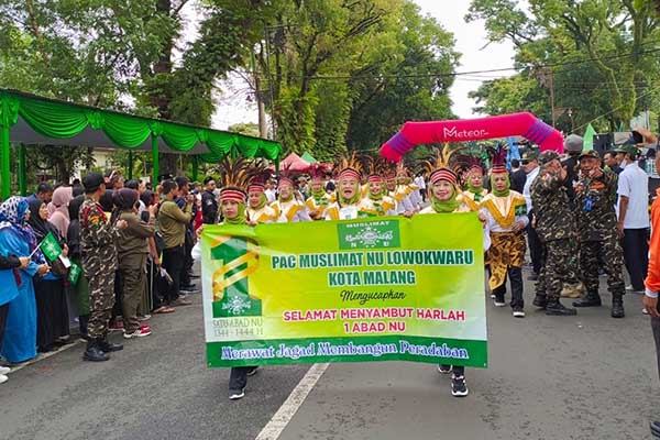 Salah satu penampilan peserta Jalan Sehat Kreatif Satu Abad NU. (ist) - Ribuan Warga Nadhliyin Tumplek Blek Ikuti Jalan Sehat Kreatif Satu Abad NU