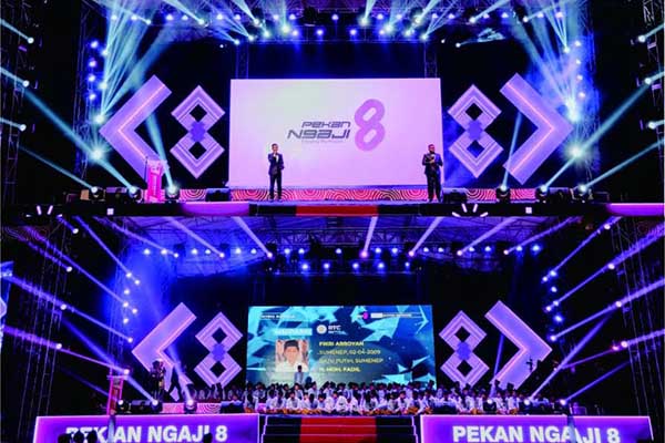 Suasana Penutupan pekan ngaji 8 dengan program The Internasional Event. (luq) - Ribuan Masyarakat, Santri dan Alumni Hadiri Closing Ceremoni Pekan Ngaji 8 Pesantren Bata-Bata