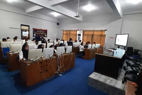 Suasana persiapan tes tulis PPS Gelombang ketiga. (dik) - Tes Tulis Calon Anggota PPS Lancar, Peserta Langsung Bisa Lihat Hasil