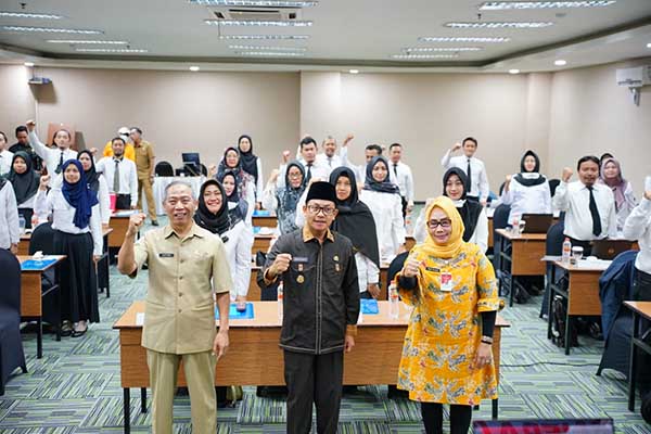 Wali Kota Malang, Sutiaji, bersama peserta APIP Pemkot Malang. (ws7) - Pemkot Malang Tingkatkan Kapabilitas APIP Minimalisir Kriminalisasi Prosedur SPM