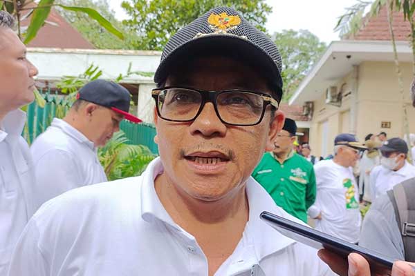 Wali Kota Malang, Sutiaji, menjawab pertanyaan awak media. (ist) - Ribuan Warga Nadhliyin Tumplek Blek Ikuti Jalan Sehat Kreatif Satu Abad NU