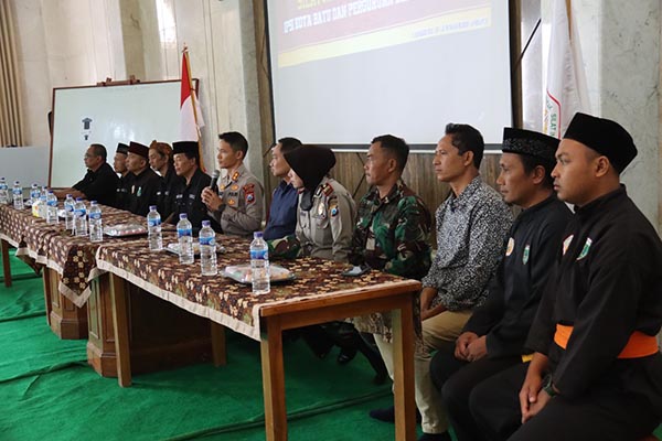 Kapolres Batu saat memberi sambutan dalam acara Silaturahmi dengan para perguruan silat se-Batu. (Ist) - Jaga Kondusifitas Antar Pendekar Silat, Kapolres Jalin Silaturahmi dengan IPSI Kota Batu