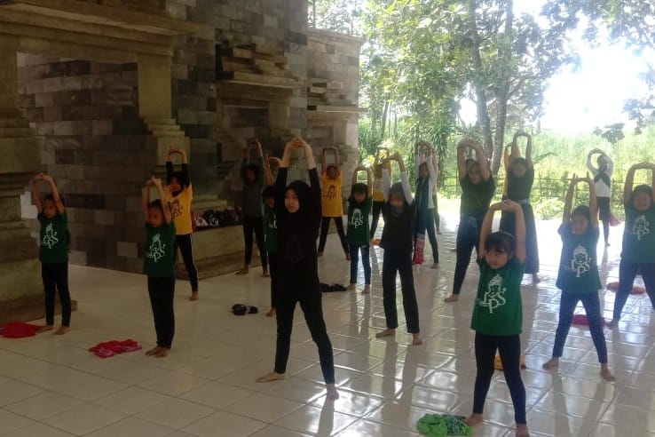 Sesi latihan persiapan FLS2N. (ist) - Sanggar Seni Lintang Pandu Sekar Latih Mental para Siswa SD Terpilih Ikuti FLS2N