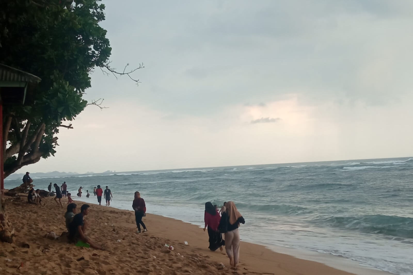 wisata pantai bengkung malang selatan 1