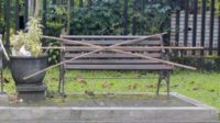 Akibat kursi dipalang bambu, taman Jalan Ijen sepi. (ws7) - Tulah Remaja Bercumbu, Kursi Taman Jalan Ijen Dipalang, Pengunjung Kecewa