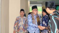 Bupati Pamekasan, Baddrut Tamam bersama rektor IAIN Madura. (udi) - Bupati Pamekasan Berharap Tingkatkan Kualitas Guru dengan Pelatihan DTS Thematic Academy