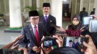 Bupati Pamekasan Badrut Tamam (kanan) di dampingi Wakil Bupati Pamekasan, RB Fattah Jasin (Kiri) - Bupati Pamekasan Pastikan untuk Tingkatkan Pembangunan RTLH
