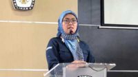 Ketua KPU Kabupaten Malang, Anis Suhartini, saat melakukan sambutan. (wul) - Kirab Pemilu 2024 untuk Pengenalan Parpol yang Berpartisipasi