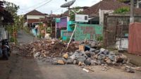 Kondisi pembongkaran jembatan di Jalan Simpang LA Sucipto. (ws7) - Hampir Sepekan, Warga Simpang LA Sucipto Terdampak Macet Pembangunan Jembatan Minim Sosialisasi