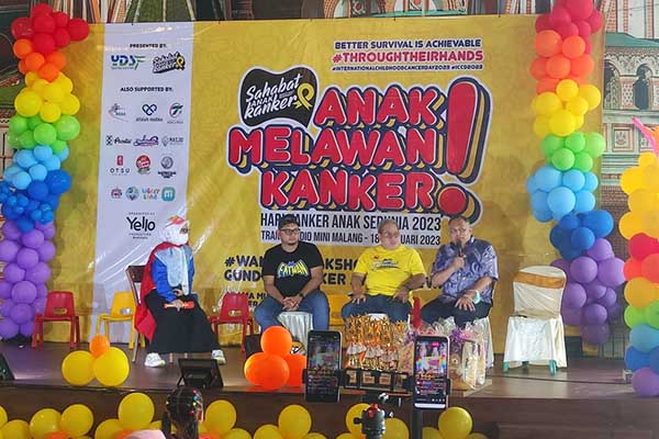 Para narasumber talk show edukasi kesehatan kepada orang tua dan guru. (rhd) - Peringati Hari Kanker Anak Sedunia, YDSF dan SAK Bahagia Bersama Anak Jagoan