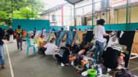 Para peserta yang tengah mengikuti perlombaan Mural Aspirasiku di Polres Malang. (wul) - Lomba Mural Aspirasiku Diikuti Peserta dari Berbagai Wilayah