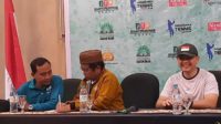 pj wali kota batu bersama rois syuriah pcnu batu dalam momen pers rilis resepsi satu abad nu