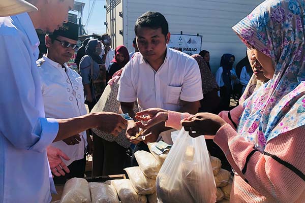 Kegiatan operasi pasar murah, Pemerintah Kabupaten Malang. (wul) - Operasi Pasar Murah di Pasar Bululawang Digelontor Delapan Ton Beras