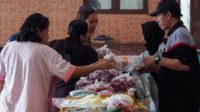 Operasi Pasar Murah yang berlangsung di Kantor Desa Giripurno, Kecamatan Bumiaji, Kota Batu. (ist) - Giliran Masyarakat Desa Giripurno, Padati Operasi Pasar Murah
