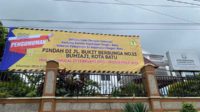Pengumuman pemindahan sementara gedung Kejari Batu, di pagar luar Gedung Kejari. (ist) - Renovasi Gedung Besar-besaran, Kejaksaan Negeri Batu Pindah Sementara