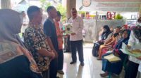 Penyerahan Sertifikat Bertempat di Pendopo Balaidesa Ngudirejo, Diwek Kabupaten Jombang, Rabu (1/3/2023). (ful) - 1108 Warga Diwek Jombang Terima Sertifikat Tanah dari Program PTSL