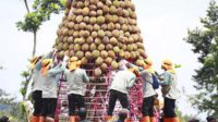 Pesta Durian yang berlangsung di lapangan Kecamatan Wonosalam, Jombang. (ful) - Event KenDuren Durian Wonosalam 2023 Diserbu Puluhan Ribu Pengunjung