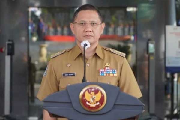 Pj Wali Kota Batu Aries Agung Paewai SSTP MM saat memimpin Apel Senin Pagi. (ist) - Pj Wali Kota Batu: Pelayanan pada Masyarakat Selama Puasa Harus Tetap Berjalan Baik