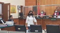 Terdakwa kasus peredaran narkoba Linda Pujiastuti. (ist) - Linda Klaim Jadi Istri Siri Teddy Minahasa, Sering Tidur Bersama
