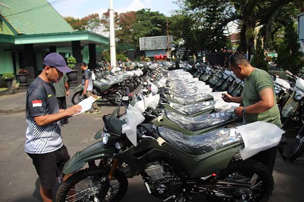 153 motor dinas baru dari Menhan. (ist) - Dandim Kota Malang Serahkan Motor Baru dari Menhan kepada Babinsa Jajaran