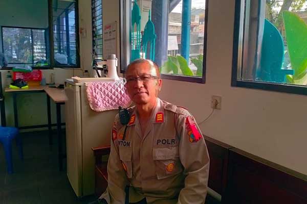 Akp Anton Hendry Subagijo, Kapolsek Junrejo di Pos Pengamanan Pendem. (dik) - Kapolsek Junrejo Batu: Traffic Light Portable, Solusi Simpang Tiga Pendem Batu