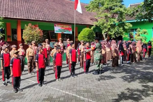 babinsa kedungkandang masuk sekolah sdn wonokoyo 1 berikan wasbang dan pbb. (ist) - Babinsa Kedungkandang Masuk Sekolah SDN Wonokoyo 1 Berikan Wasbang dan PBB