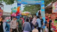 babinsa kedungkandang pantau pasar takjil sawojajar. (ist) - Jaga Kondusifitas, Babinsa Kedungkandang Pantau Pasar Takjil Sawojajar