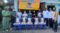 babinsa sukun dampingi penyaluran bpnt d agar aman dan lancar. (rhd) - Babinsa Sukun Dampingi Penyaluran BPNT-D Agar Aman dan Lancar