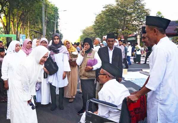 bupati anna ajak warga bojonegoro bergerak maju menjadi produktif dan energik