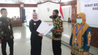bupati bojonegoro secara simbolis menyerahkan sk kenaikan pangkat bagi 571 pns pemkab