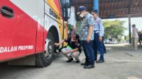 dishub bojonegoro bersama tim gabungan melakukan ramp check inspeksi keselamatan untuk kendaraan umum