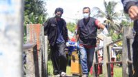 evakuasi mayat wanita yang ditemukan mengapung di sungai swereg kedungkandang