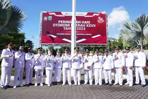 foto bersama usai upacara peringatan hari otoda di pemkot batu. (ist) - Peringatan Hari Otoda, Pj. Wali Kota Batu Ajak Perkuat Kolaborasi