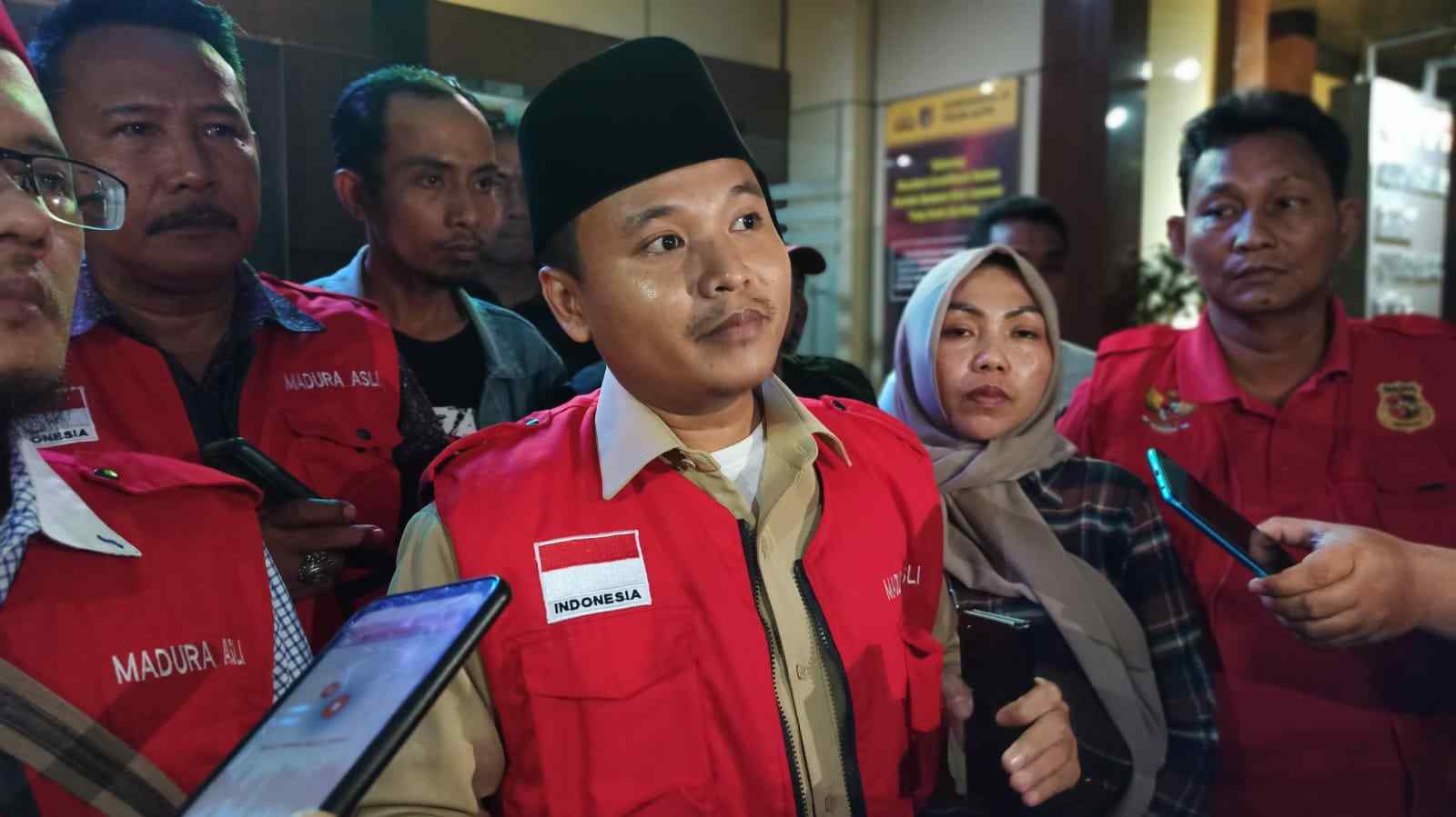 istri korban (tengah) didampingi kuasa hukum dari lbh madas