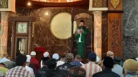 khotbah sholat gerhana oleh bendahara falakiyah pcnu batu, gus yusuf. (dik) - Ratusan Jamaah Masjid Annur Batu Laksanakan Salat Gerhana