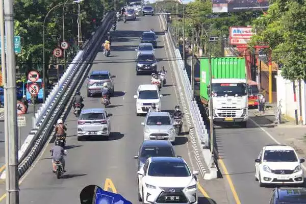 kondisi lalu lintas di sekitaran fly over arjosari, gerbang masuk kota malang. sabtu (832023). (jup) - Upaya Dishub Kota Malang Antisipasi Kepadatan Lalu lintas Jelang Lebaran 1444 H