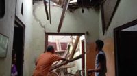Kondisi rumah warga yang diterjang hujan dan angin kencang. (ist) - Atap Rumah Warga Ambruk Diterjang Hujan Deras Disertai Angin