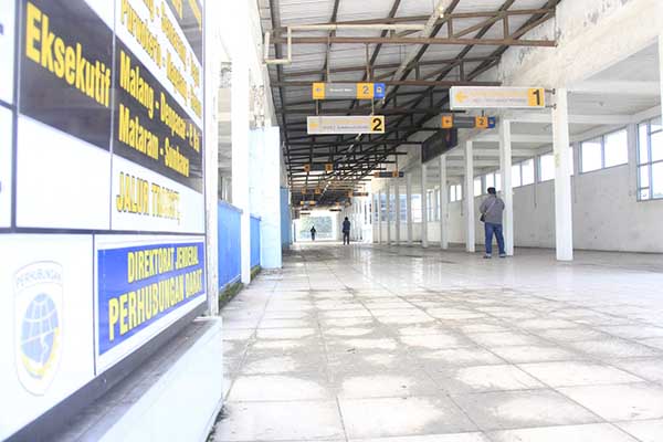 Kondisi shelter yang sudah tidak terpakai di Terminal Arjosari. (jup) - Dirjen Hubdat Menilai Terminal Arjosari Sudah Tidak Layak