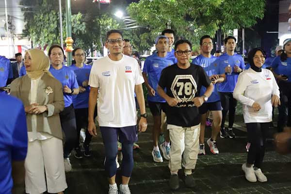 Menparekraf, Sandiaga Uno lari malam bareng Wali Kota Malang, Sutiaji di kawasan Kayutangan Heritage. (ist) - Sutiaji Ajak Sandiaga Uno Lari Malam Nikmati Suasana Kota Malang