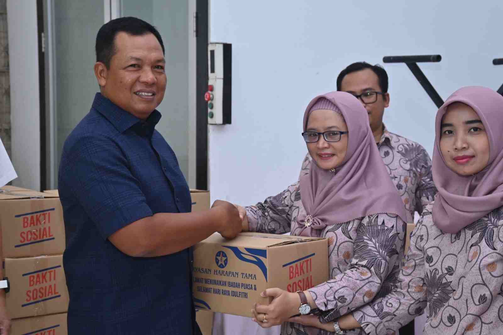 pangdam brawijaya salurkan sembako di yayasan harapan tama