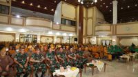 pangdam v brawijaya mayjen tni farid makruf menggelar silaturahmi dengan para veteran warakawuri dan beberapa elemen masyarakat