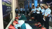 pelaksanaan donor darah dalam rangkaian peringatan hut ke 77 tni au (ist) - Jelang HUT Ke- 77 TNI AU, Lanud Abdulrachman Saleh Gelar Donor Darah