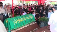 Pemakaman istri Wakapolri. (ist) - Istri Wakapolri Dimakamkan di TPU Joglo, Panglima dan Kapolri Turut Hadir