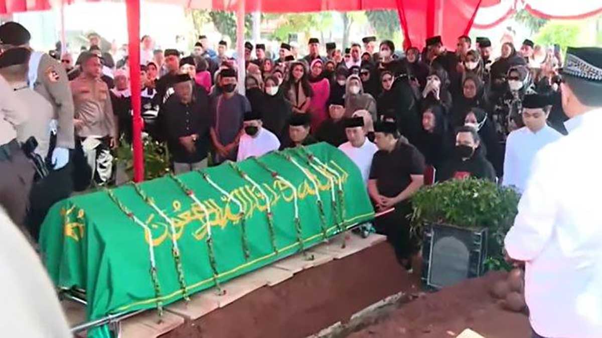 Pemakaman istri Wakapolri. (ist) - Istri Wakapolri Dimakamkan di TPU Joglo, Panglima dan Kapolri Turut Hadir