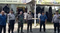 personel kodim 0833 amankan jalannya ibadah kebangkitan yesus. (ist) - Personel Kodim 0833 Amankan Jalannya Ibadah Kebangkitan Yesus