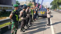 personel kodim 0833 bantu pengamanan arus balik lebaran 2023. (ist) - Personel Kodim 0833 Bantu Pengamanan Arus Balik Lebaran 2023