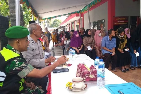 personel kodim 0833 bantu pengawasan kunjungan keluarga wbp lapas kelas i malang. (ist) - Personel Kodim 0833 Bantu Pengawasan Kunjungan Keluarga WBP Lapas Kelas I Malang