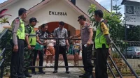 proses pengamanan di perayaan paskah oleh personel polres malang.(ist) - 530 Personel Polres Malang Amankan Perayaan Wafat Isa Almasih