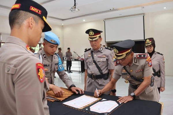 proses sertijab wakapolres batu di rupatama mapolresta batu. (ist) - Jeni Al Jauza Jabat Wakapolres Batu Gantikan Iswahab