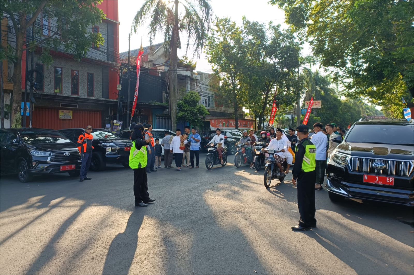Proses pengamanan para aparat dan juga pemuda gereja. (ist) - Pemuda Gereja Ikut Serta Ikut Amankan Shalat Ied